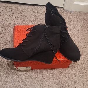 American Rag Black Lace Up Black Boots Sleek Design. Wedge Heel. Size 12M. NWT